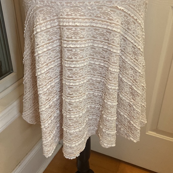 VINCE CAMUTO NWT Size M Ivory & Tan Boho Spirit Fashion Sleeveless Lace Dress - Picture 4 of 14